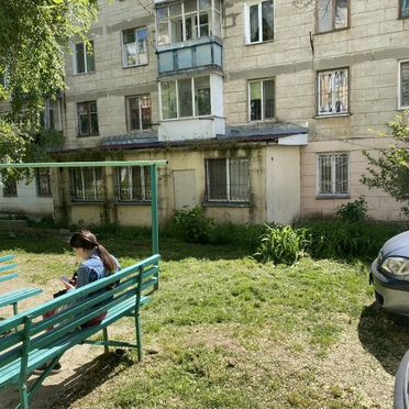 Доля: 2-к. квартира, 55 м², 1/5 эт.