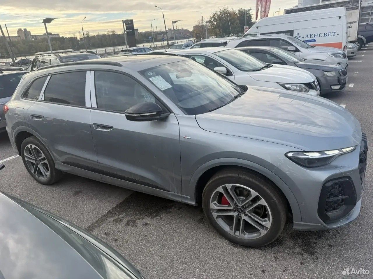 Audi Q5L 2.0 AMT, 2026